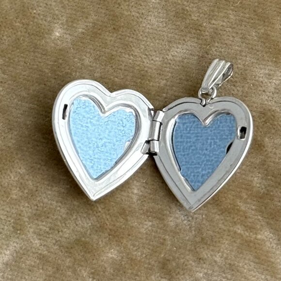 Sterling Locket with Diamond and pre Engaved - Picture 2 of 4